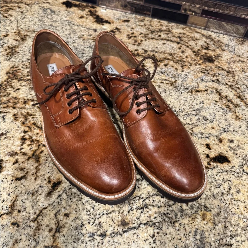 Steve Madden Brown Oxfords with Polished Leather and Glossy Finish - Picture 5 of 6